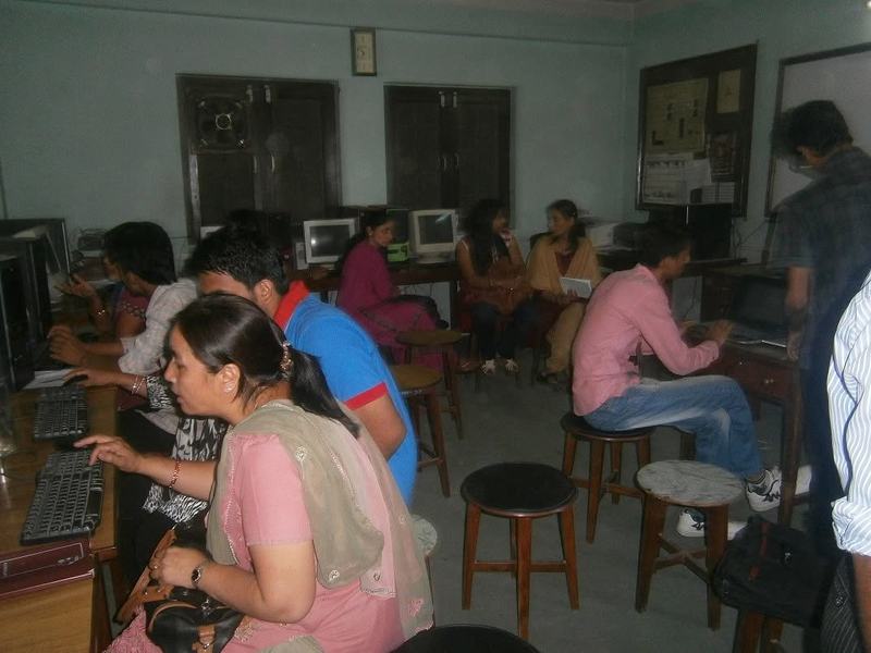 Teachers practising in a school computer lab during FEDUC’s e-learning training